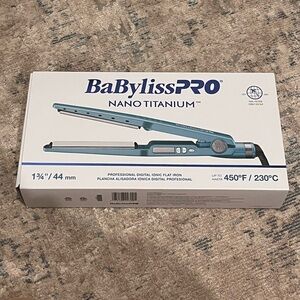 BaBylissPRO Nano Titanium Flat Iron